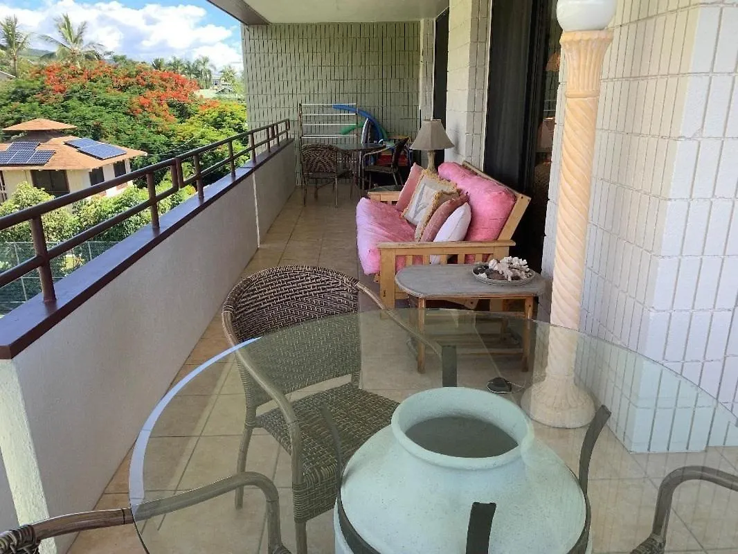 Apartment White Sands Beach Condo #324. Big Patio!! Ocean And Mountains Across From Beach! Kailua-Kona