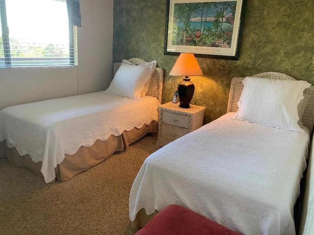 White Sands Beach Condo #324. Big Patio!! Ocean And Mountains Across From Beach! Kailua-Kona