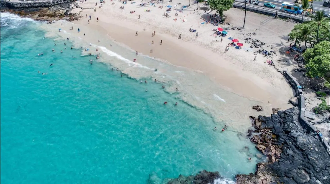 White Sands Beach Condo #324. Big Patio!! Ocean And Mountains Across From Beach! Kailua-Kona United States